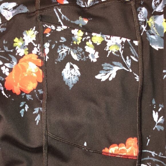 VS XL Essential Pocket Hi-Rise Crop Black Red Blue Pocket Legging - Picture 12 of 12